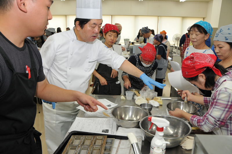「障がい者福祉事業所へのお菓子作り教室」実施 2016.10.15