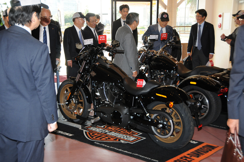 「ハーレーダビッドソン ライダーズクロス神戸港島とチームヨシムラ ゴルフスタジオを見学」
