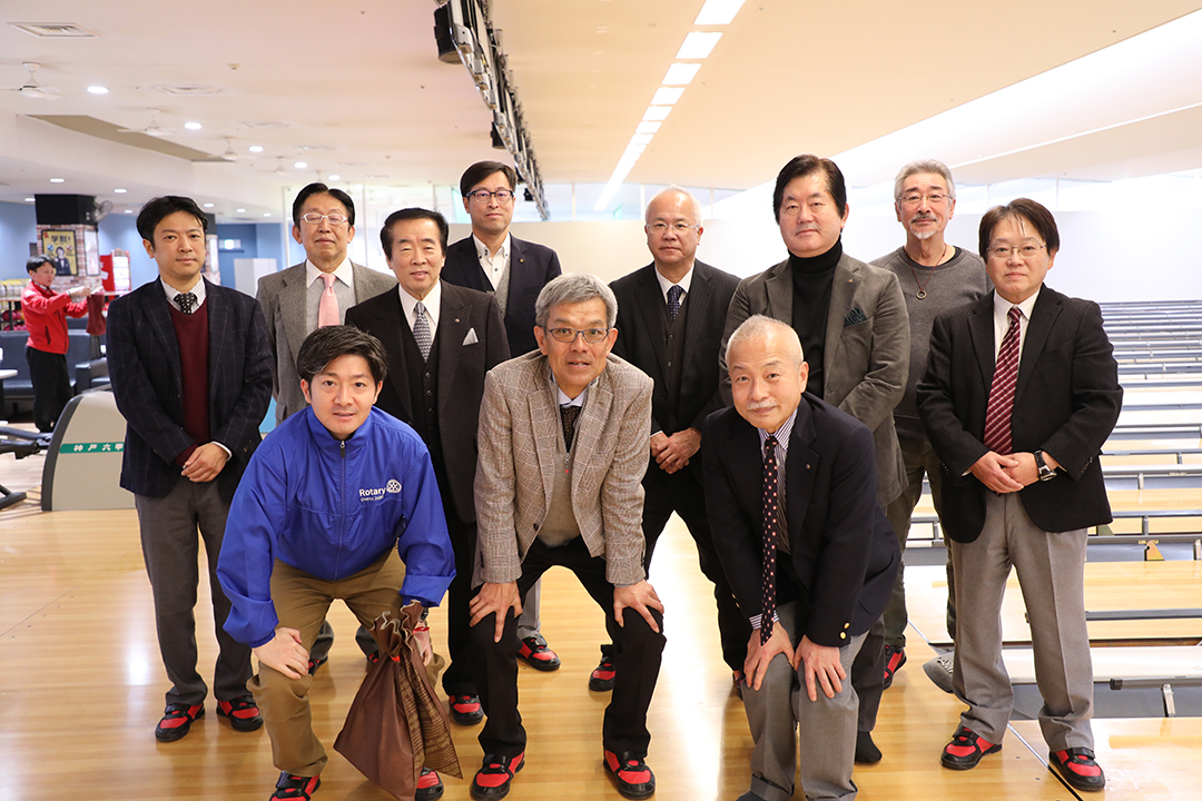 青陽東養護学校招待ボウリング大会を開催しました