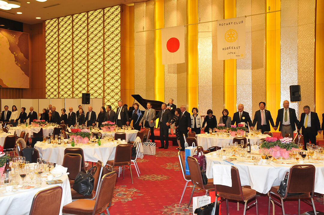 141名の参加で忘年家族会を開催しました