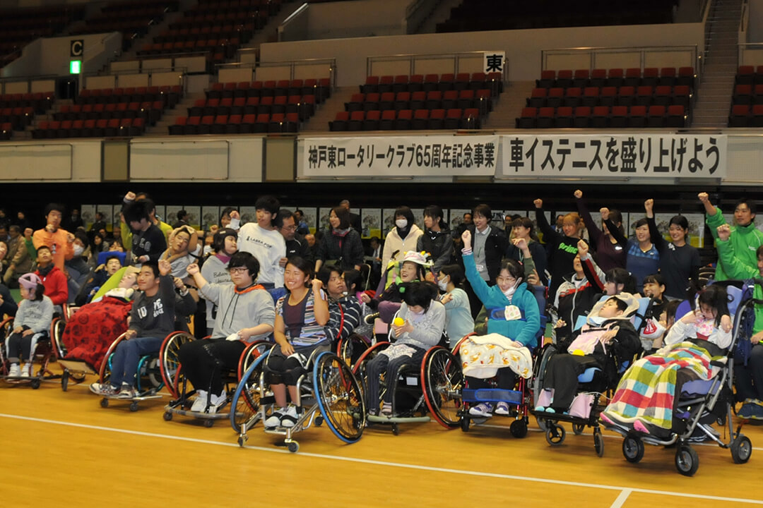神戸東ロータリークラブ６５周年記念　奉仕プロジェクト　「上地結衣さんと車いすテニスを楽しもう！」を開催しました